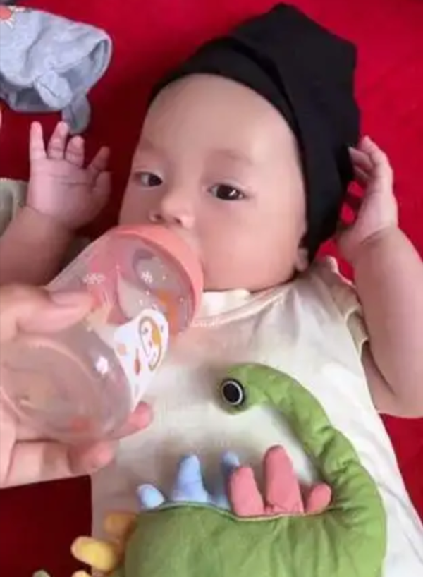 芒果配资 驱赶婴儿喝奶具有人身限制性和人格侮辱性！上海动物园构成侵权